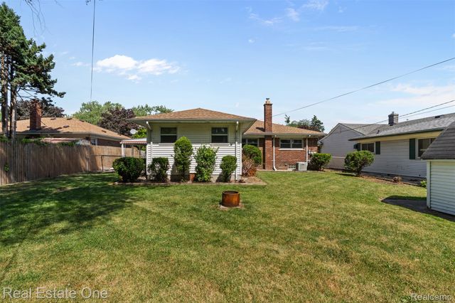 26401 Little Mack Avenue, St. Clair Shores, MI 48081