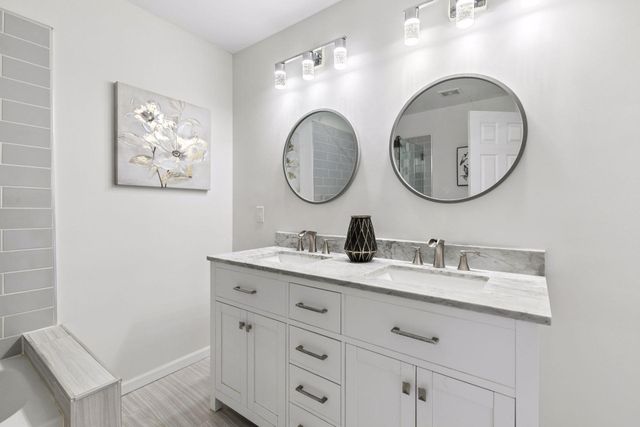 8770 Benson Way, Inver Grove Heights, MN 55076