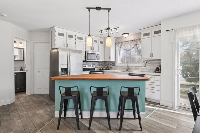 8770 Benson Way, Inver Grove Heights, MN 55076