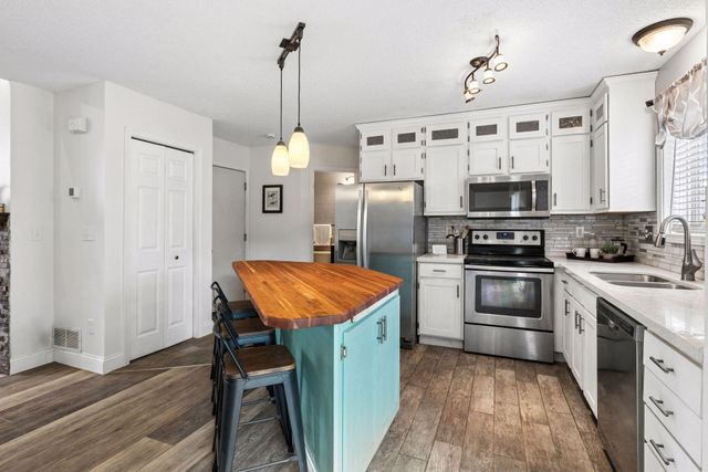 8770 Benson Way, Inver Grove Heights, MN 55076