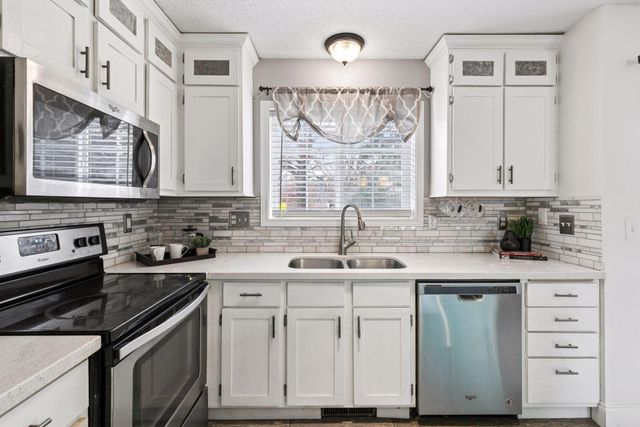 8770 Benson Way, Inver Grove Heights, MN 55076