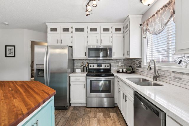 8770 Benson Way, Inver Grove Heights, MN 55076