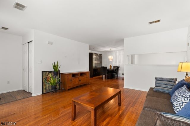 50 Pine St 9G, Montclair Twp., NJ 07042