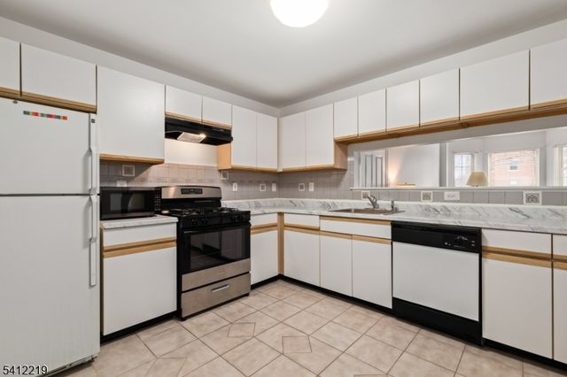 50 Pine St 9G, Montclair Twp., NJ 07042