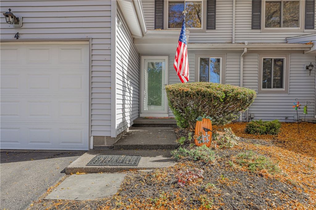 4 Arbor Court, Perinton, NY 14450