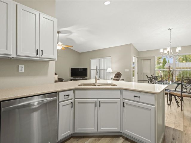 214 Sauk Ridge Drive 1, South Beloit, IL 61080