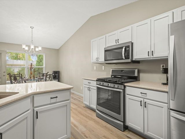 214 Sauk Ridge Drive 1, South Beloit, IL 61080