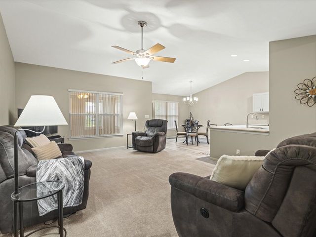 214 Sauk Ridge Drive 1, South Beloit, IL 61080