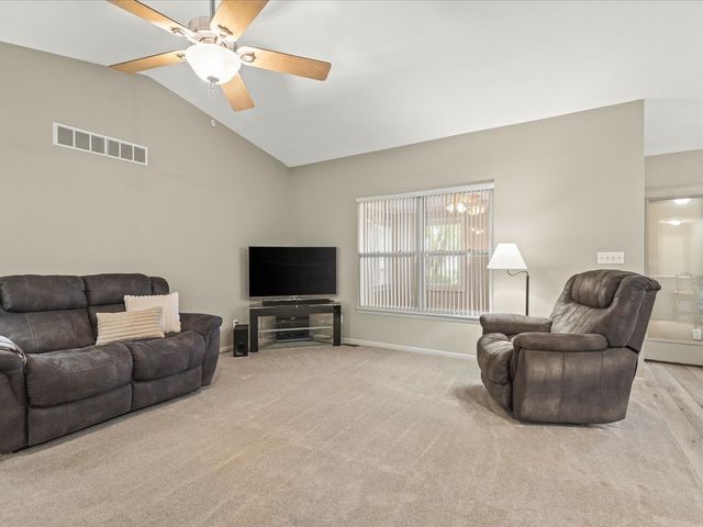 214 Sauk Ridge Drive 1, South Beloit, IL 61080