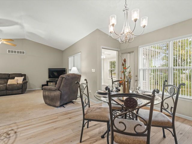 214 Sauk Ridge Drive 1, South Beloit, IL 61080