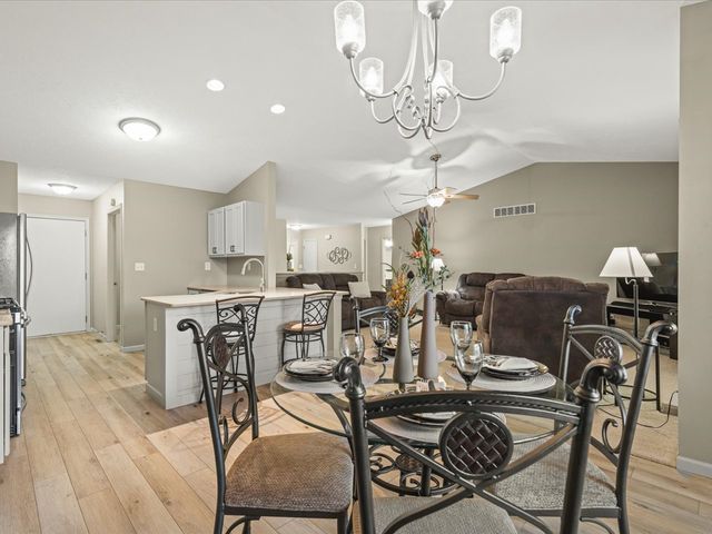 214 Sauk Ridge Drive 1, South Beloit, IL 61080