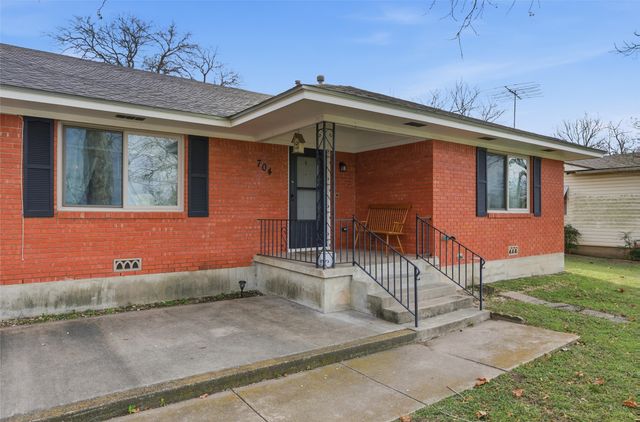 704 N Harrison Street, West, TX 76691