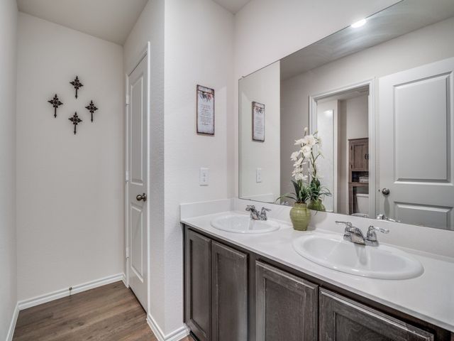 806 Martingale Drive, Nevada, TX 75173