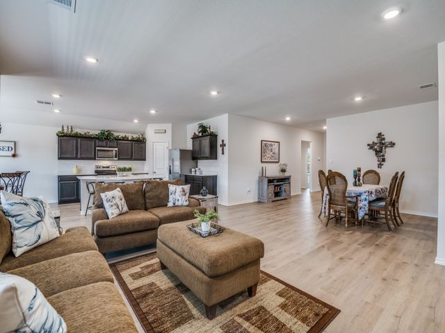 806 Martingale Drive, Nevada, TX 75173