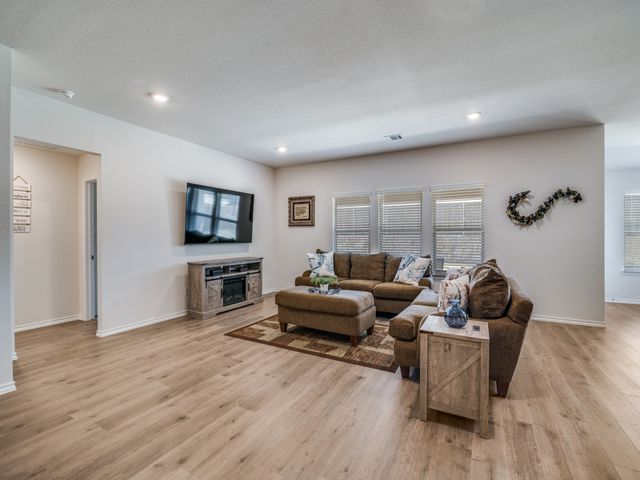 806 Martingale Drive, Nevada, TX 75173