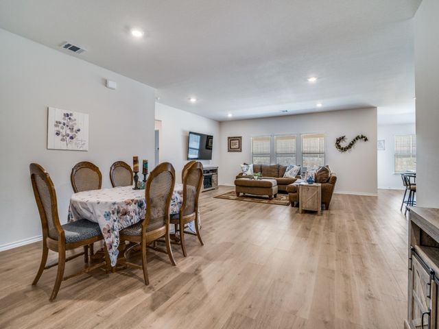 806 Martingale Drive, Nevada, TX 75173