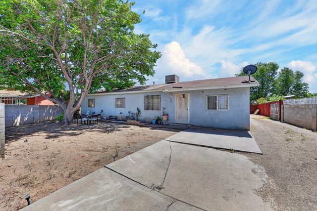 307 Los Pinos Road, Bernalillo, NM 87004
