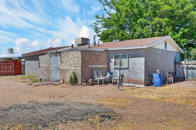 307 Los Pinos Road, Bernalillo, NM 87004