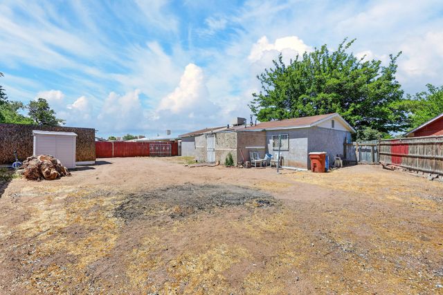 307 Los Pinos Road, Bernalillo, NM 87004