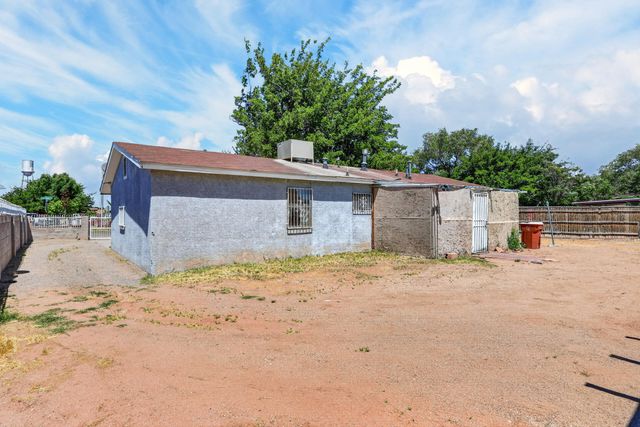 307 Los Pinos Road, Bernalillo, NM 87004
