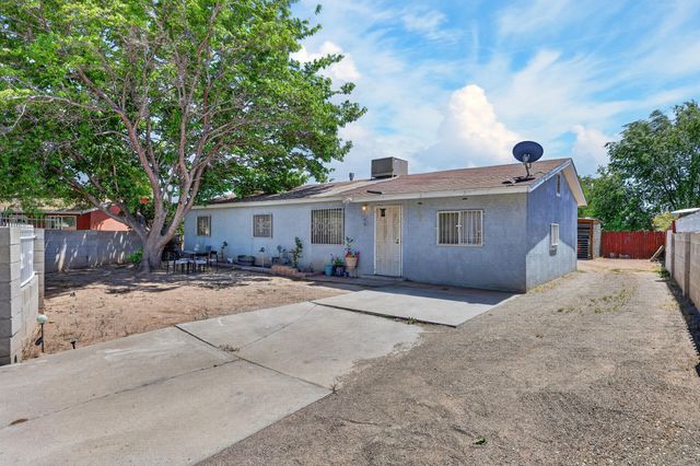 307 Los Pinos Road, Bernalillo, NM 87004