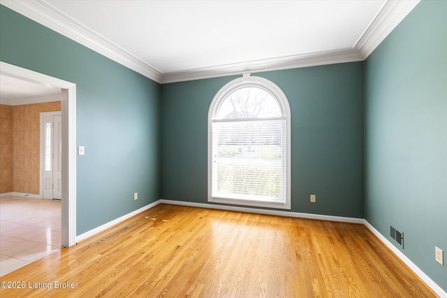 903 Lake Forest Pkwy, Louisville, KY 40245