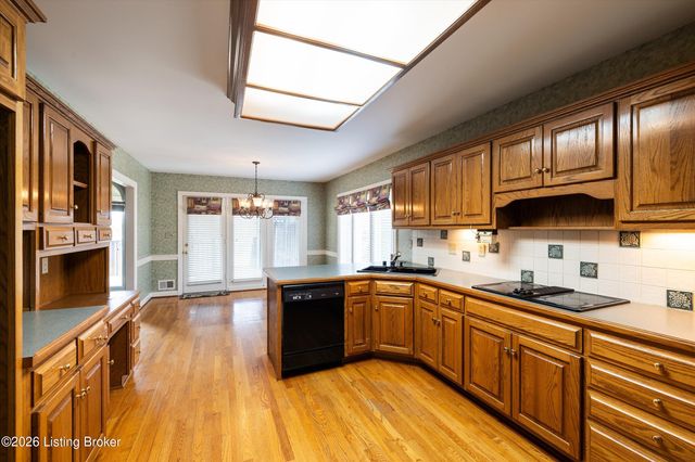 903 Lake Forest Pkwy, Louisville, KY 40245