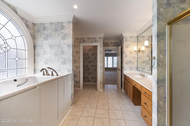 903 Lake Forest Pkwy, Louisville, KY 40245