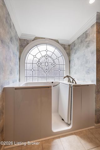 903 Lake Forest Pkwy, Louisville, KY 40245