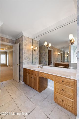 903 Lake Forest Pkwy, Louisville, KY 40245