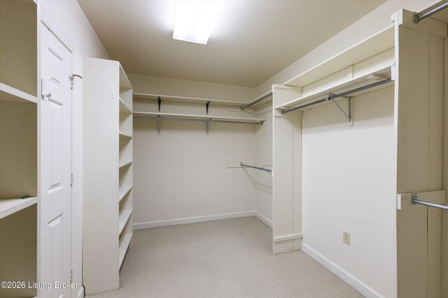 903 Lake Forest Pkwy, Louisville, KY 40245