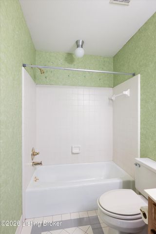 903 Lake Forest Pkwy, Louisville, KY 40245