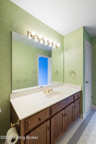 903 Lake Forest Pkwy, Louisville, KY 40245