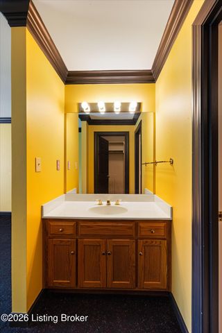 903 Lake Forest Pkwy, Louisville, KY 40245