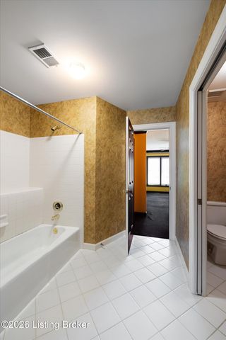 903 Lake Forest Pkwy, Louisville, KY 40245