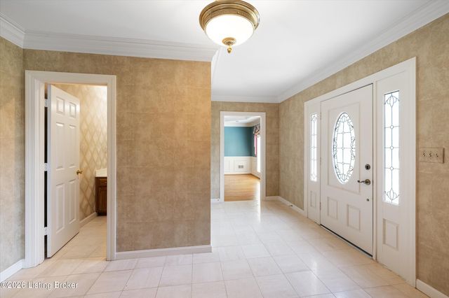 903 Lake Forest Pkwy, Louisville, KY 40245