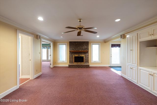 903 Lake Forest Pkwy, Louisville, KY 40245