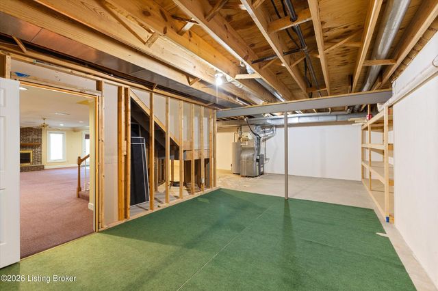 903 Lake Forest Pkwy, Louisville, KY 40245