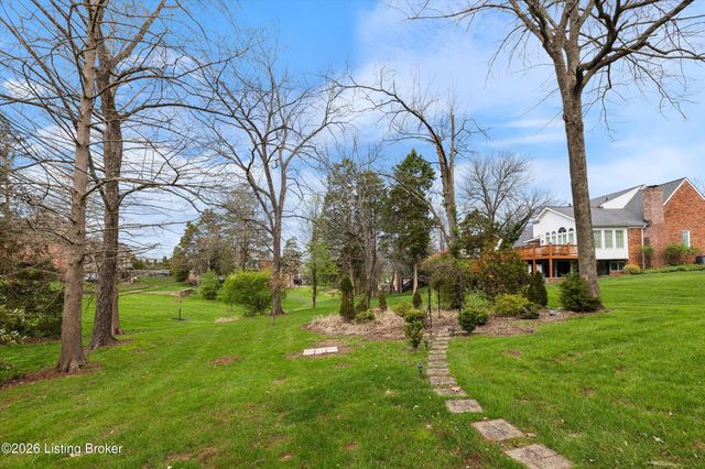 903 Lake Forest Pkwy, Louisville, KY 40245