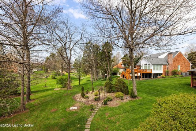 903 Lake Forest Pkwy, Louisville, KY 40245