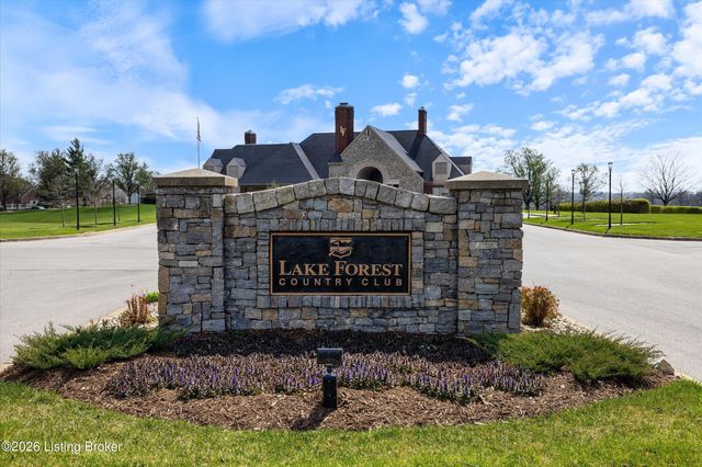 903 Lake Forest Pkwy, Louisville, KY 40245