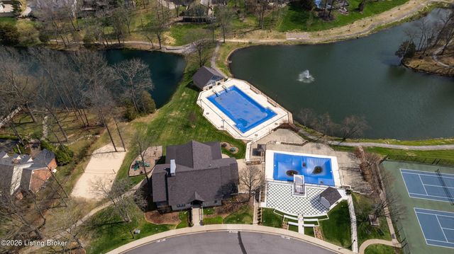 903 Lake Forest Pkwy, Louisville, KY 40245