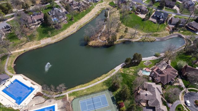 903 Lake Forest Pkwy, Louisville, KY 40245