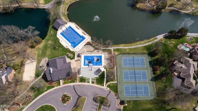 903 Lake Forest Pkwy, Louisville, KY 40245