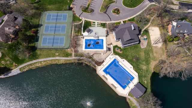 903 Lake Forest Pkwy, Louisville, KY 40245