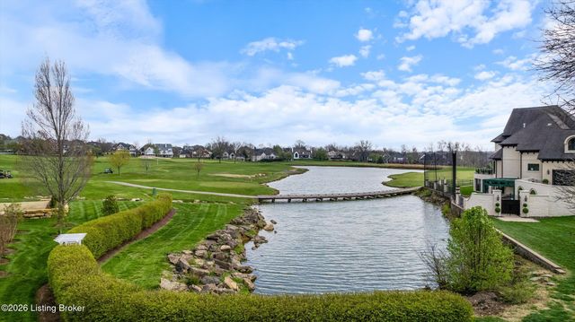 903 Lake Forest Pkwy, Louisville, KY 40245