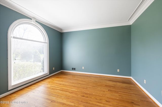 903 Lake Forest Pkwy, Louisville, KY 40245