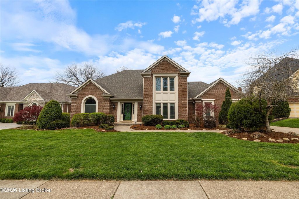 903 Lake Forest Pkwy, Louisville, KY 40245
