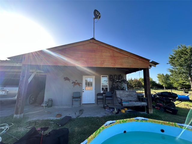 358 County Road 4519, Wolfe City, TX 75496