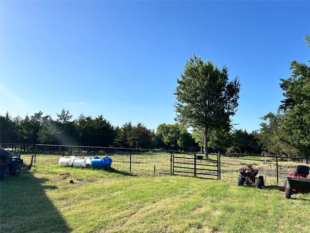 358 County Road 4519, Wolfe City, TX 75496